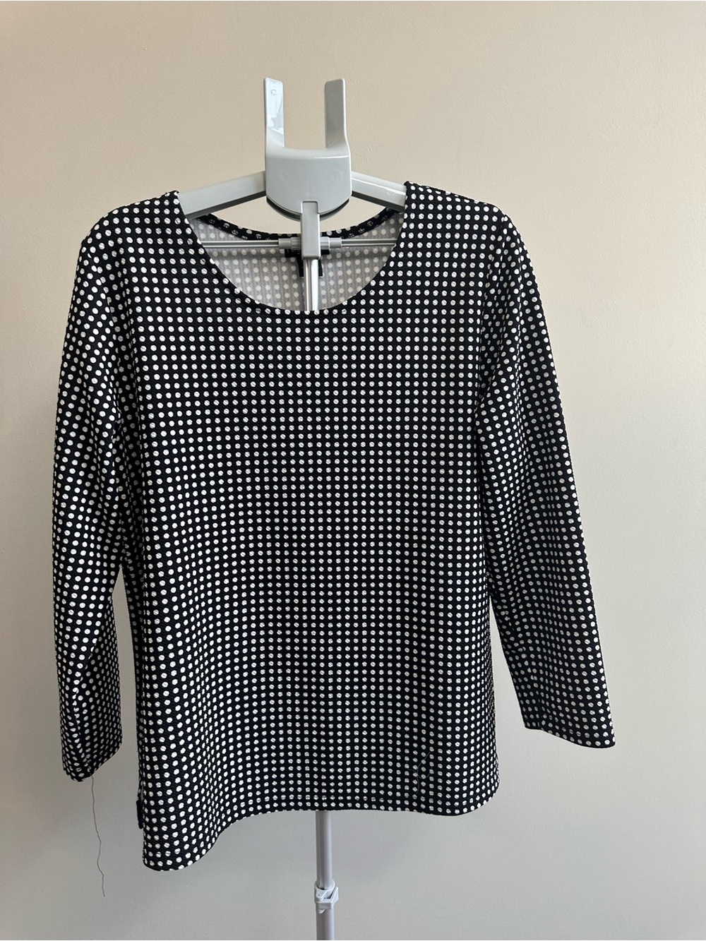 Black and White Polka Dot Long Sleeve Scoop Neck Top